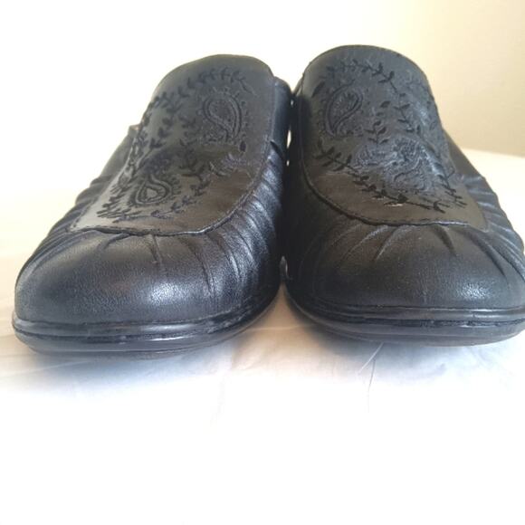 Mules/Clogs By Sofft. Camille. Embroidered Detail Size 8 - Picture 6 of 9